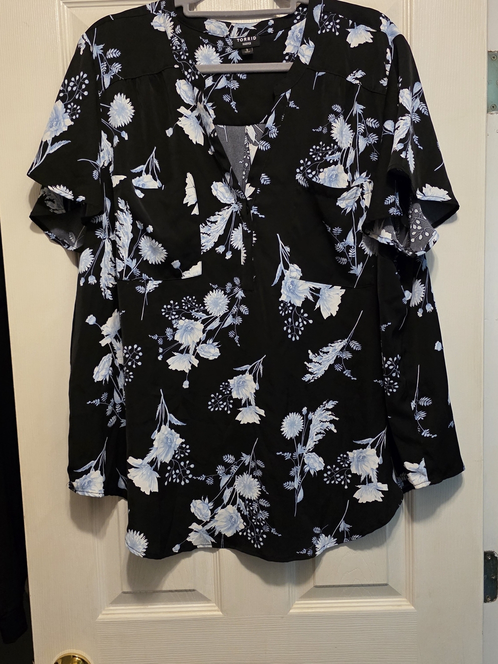 Torrid Black Floral Harper Blouse, Sz 3 (22-24) EUC